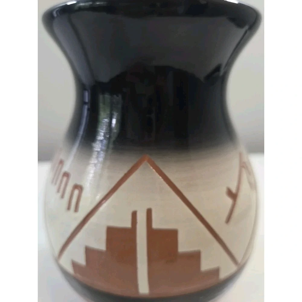 Small‎ Glazed Native American Pottery Geometric Design Signed